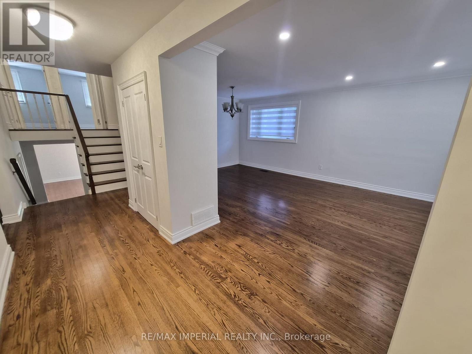 8 Multiflora Place, Markham, Ontario L3T 2W5 - Photo 6 - N13638076