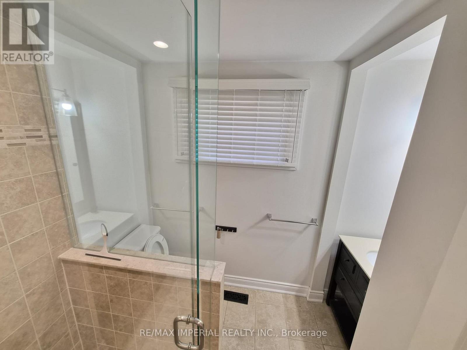 8 Multiflora Place, Markham, Ontario L3T 2W5 - Photo 8 - N13638076