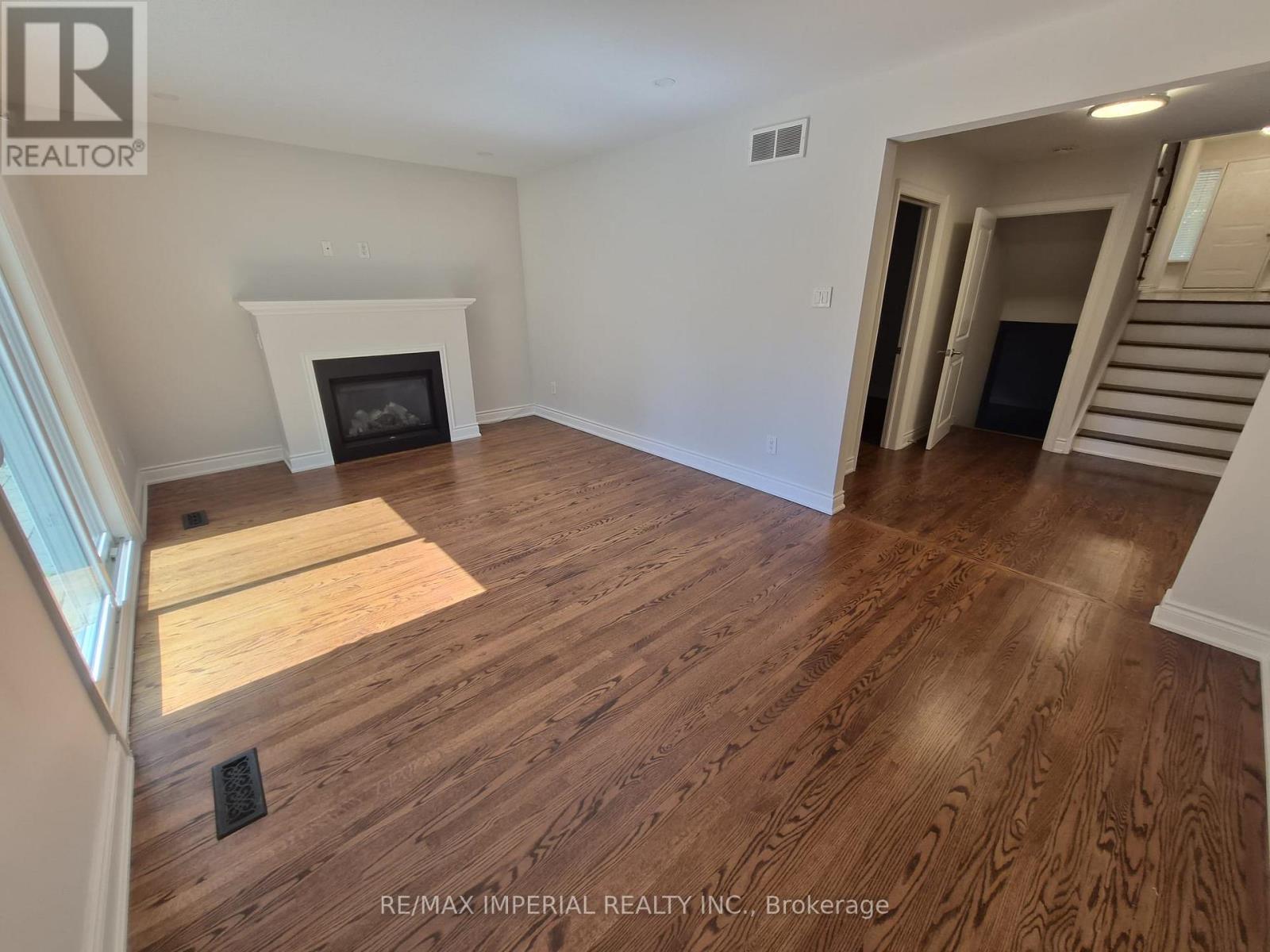 8 Multiflora Place, Markham, Ontario L3T 2W5 - Photo 7 - N13638076