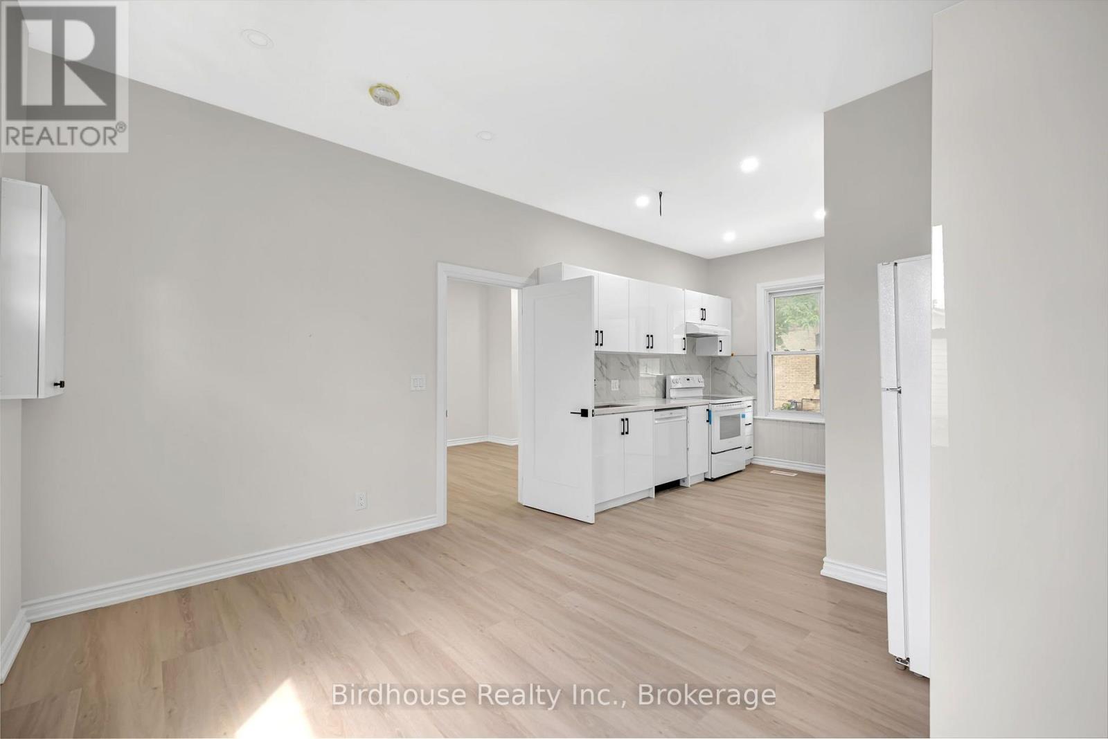 108 Lindsay Street S, Kawartha Lakes, Ontario  K9V 2M6 - Photo 2 - X13635818