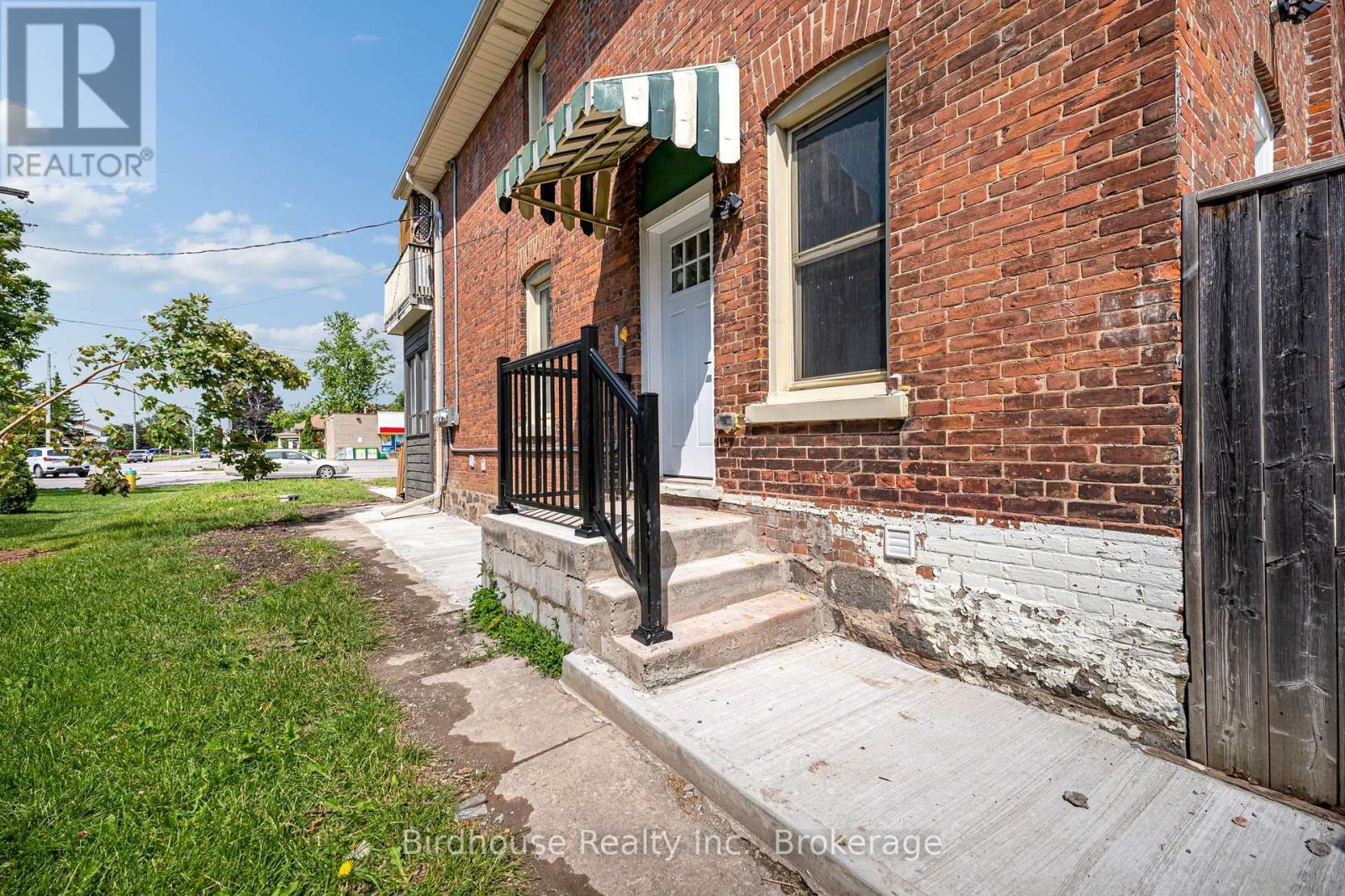 108 Lindsay Street S, Kawartha Lakes, Ontario  K9V 2M6 - Photo 1 - X13635818