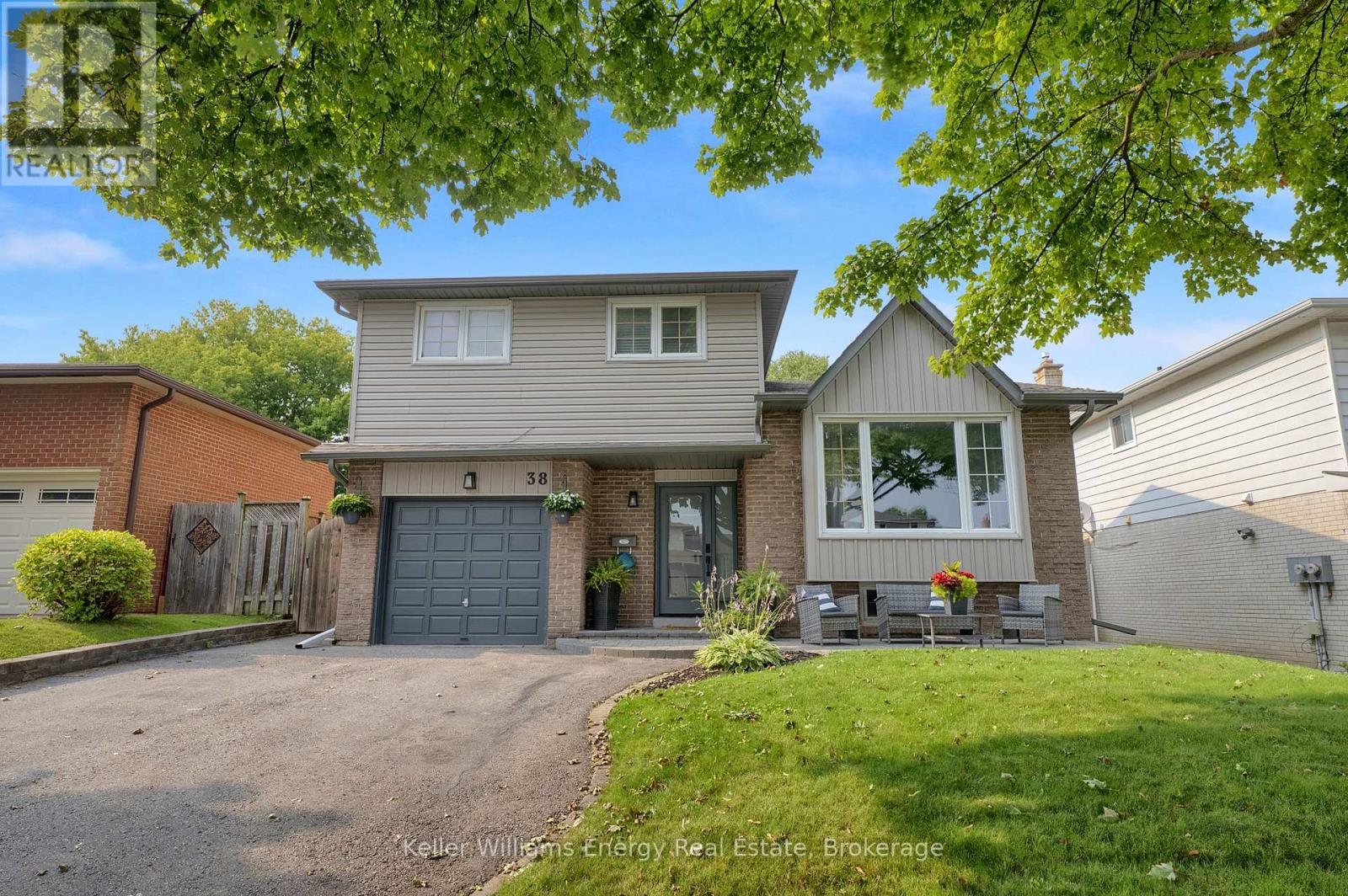 38 Spry Avenue, Clarington, Ontario  L1C 3T5 - Photo 1 - E13638762