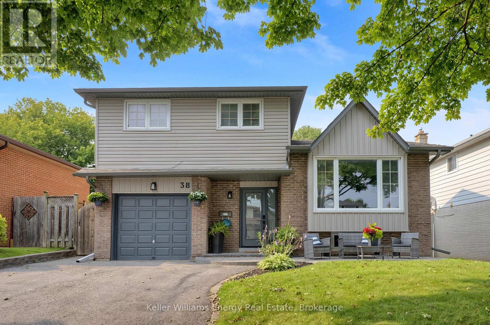 38 Spry Avenue, Clarington, Ontario  L1C 3T5 - Photo 2 - E13638762