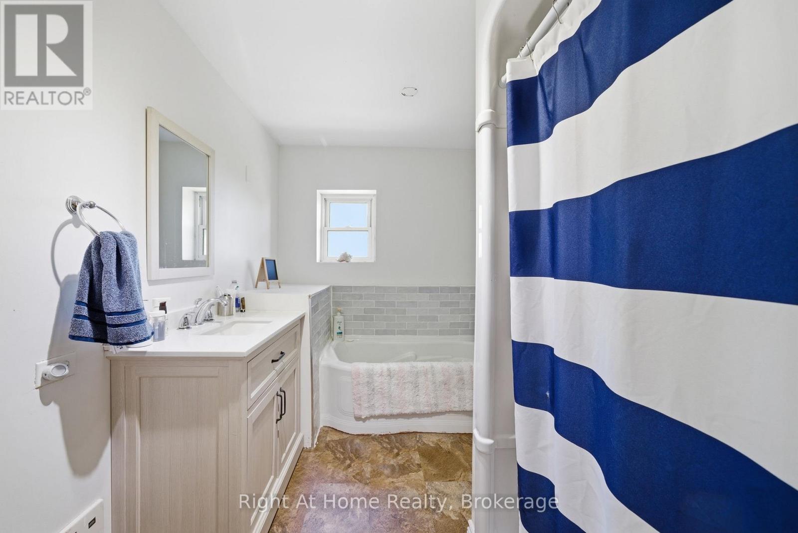 660 County Rd 19 Road, Prince Edward County, Ontario  K0K 1T0 - Photo 38 - X13638630
