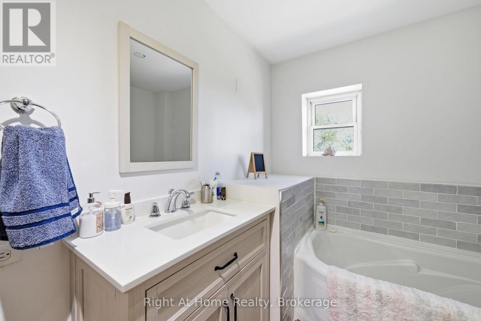 660 County Rd 19 Road, Prince Edward County, Ontario  K0K 1T0 - Photo 40 - X13638630