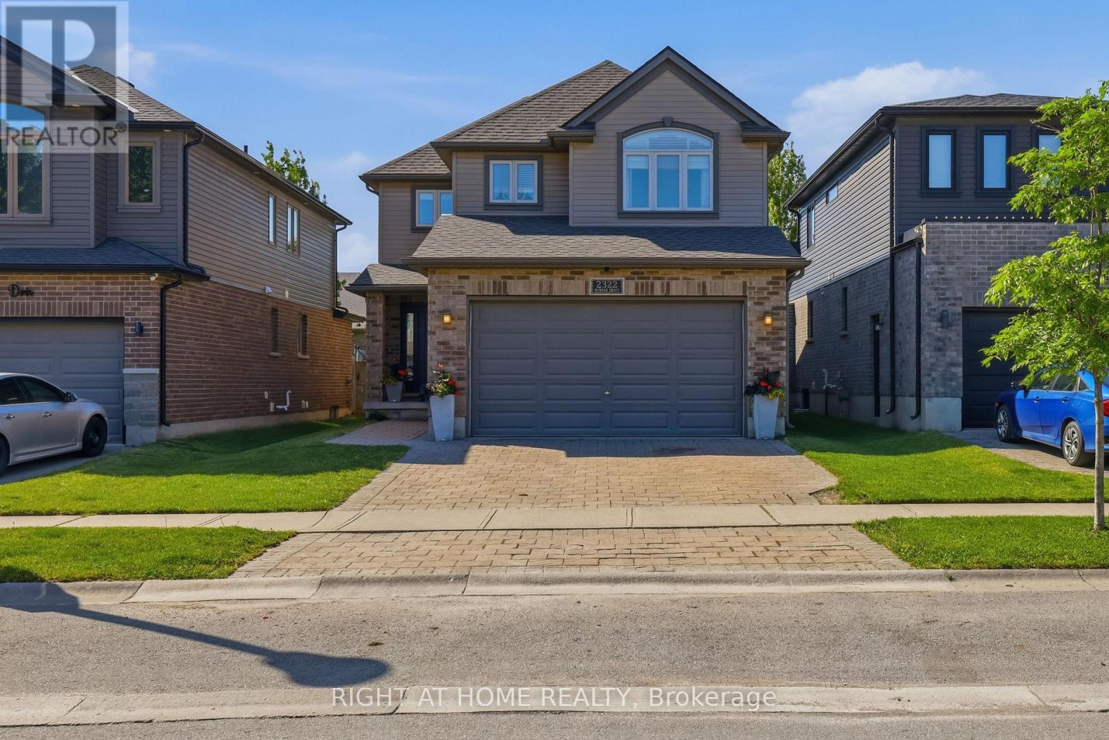 2322 BUROAK DRIVE, London North, Ontario