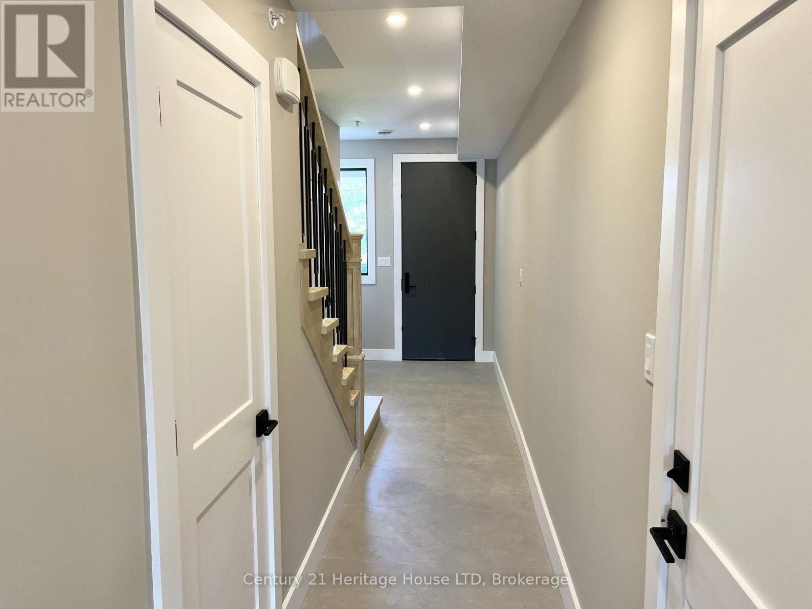 99a Moffatt Street, St. Catharines, Ontario  L2P 2L6 - Photo 4 - X13638648
