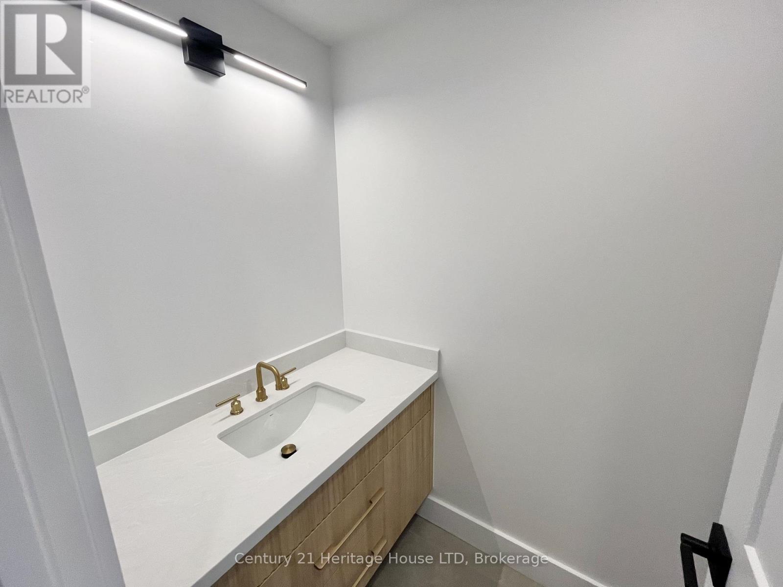 99a Moffatt Street, St. Catharines, Ontario  L2P 2L6 - Photo 5 - X13638648