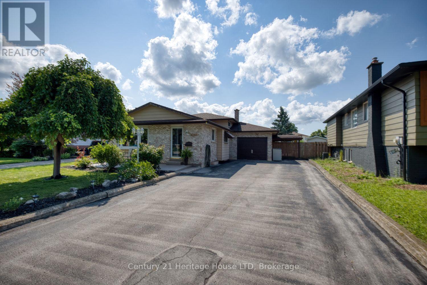8086 PADDOCK TRAIL DRIVE, Niagara Falls, Ontario