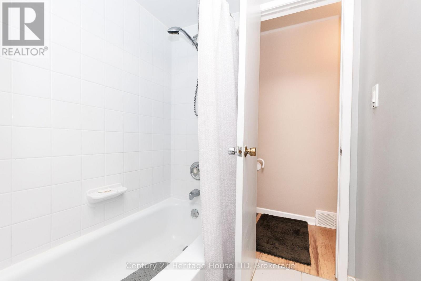 8086 Paddock Trail Drive, Niagara Falls, Ontario  L2H 1X3 - Photo 26 - X13638760