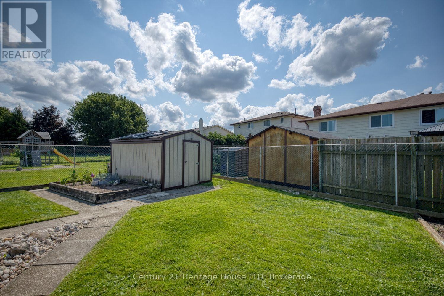 8086 Paddock Trail Drive, Niagara Falls, Ontario  L2H 1X3 - Photo 5 - X13638760