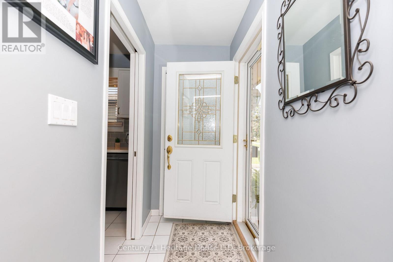 8086 Paddock Trail Drive, Niagara Falls, Ontario  L2H 1X3 - Photo 6 - X13638760