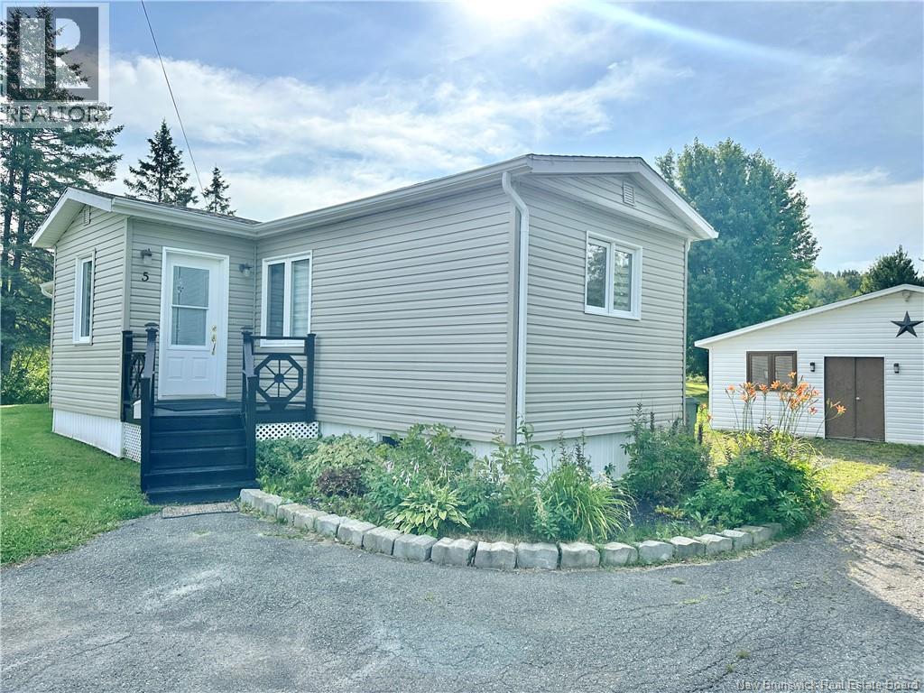 5 Philibert Street, Edmundston, New Brunswick  E3V 3V3 - Photo 2 - NB145273