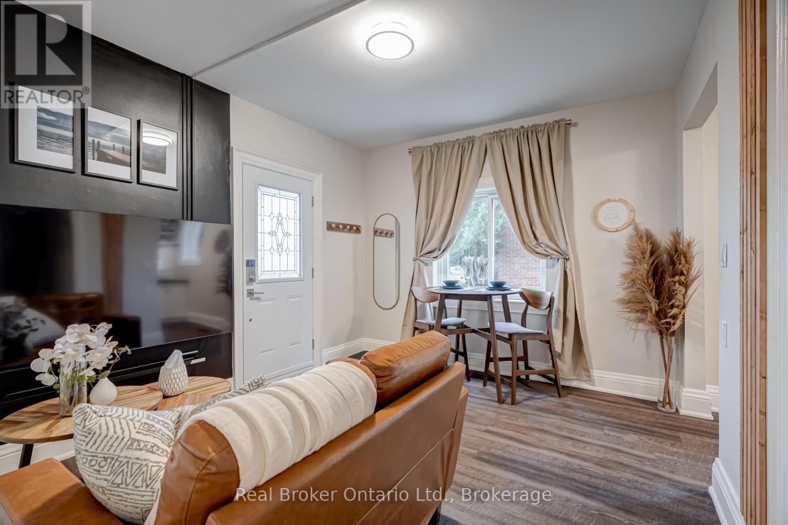 66 Nottawasaga Street, Orillia, Ontario  L3V 3J4 - Photo 4 - S13638498