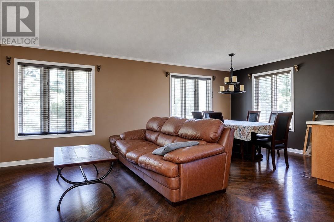 135 Ellen Street, Azilda, Ontario  P0M 1B0 - Photo 4 - 2129607