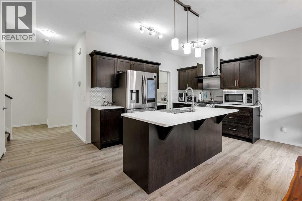 262 Hillcrest Heights SW, Airdrie, Alberta  T4B 3Z2 - Photo 2 - A2328331