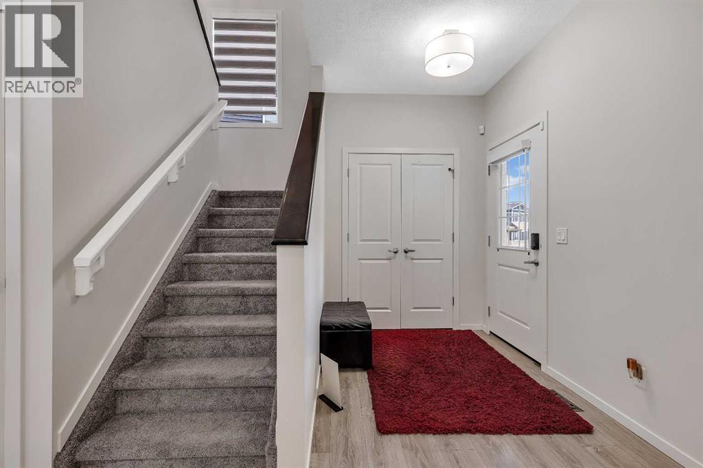 262 Hillcrest Heights SW, Airdrie, Alberta  T4B 3Z2 - Photo 5 - A2328331