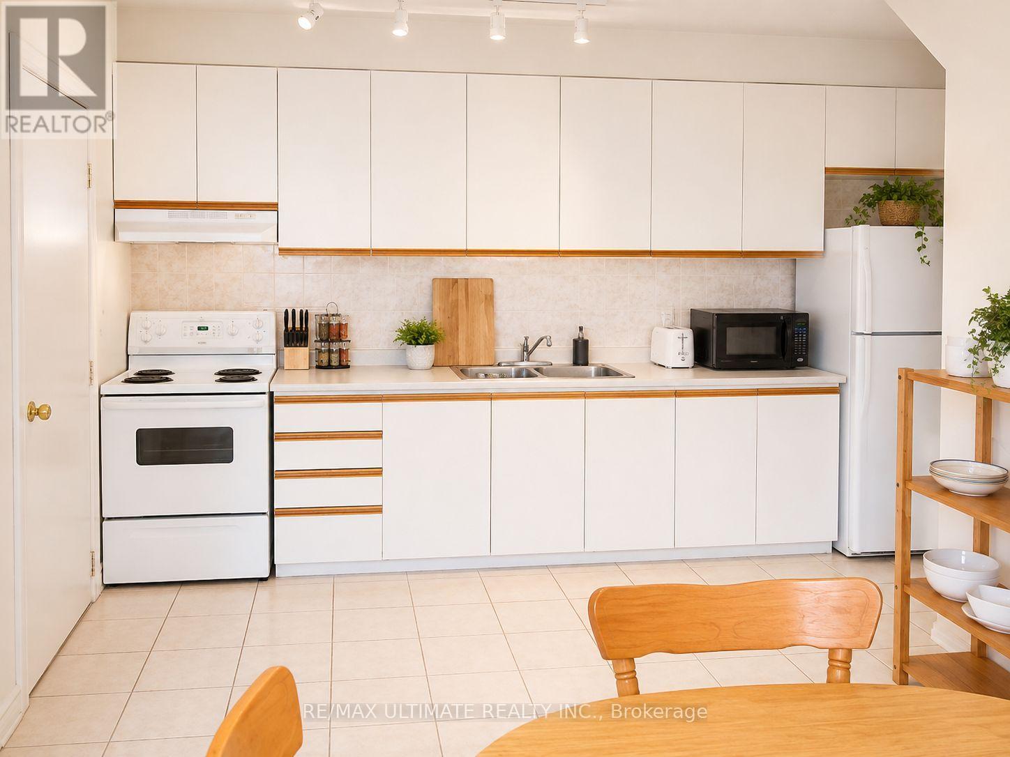 2624 Yonge Street, Toronto, Ontario  M4P 2J4 - Photo 15 - C13638678