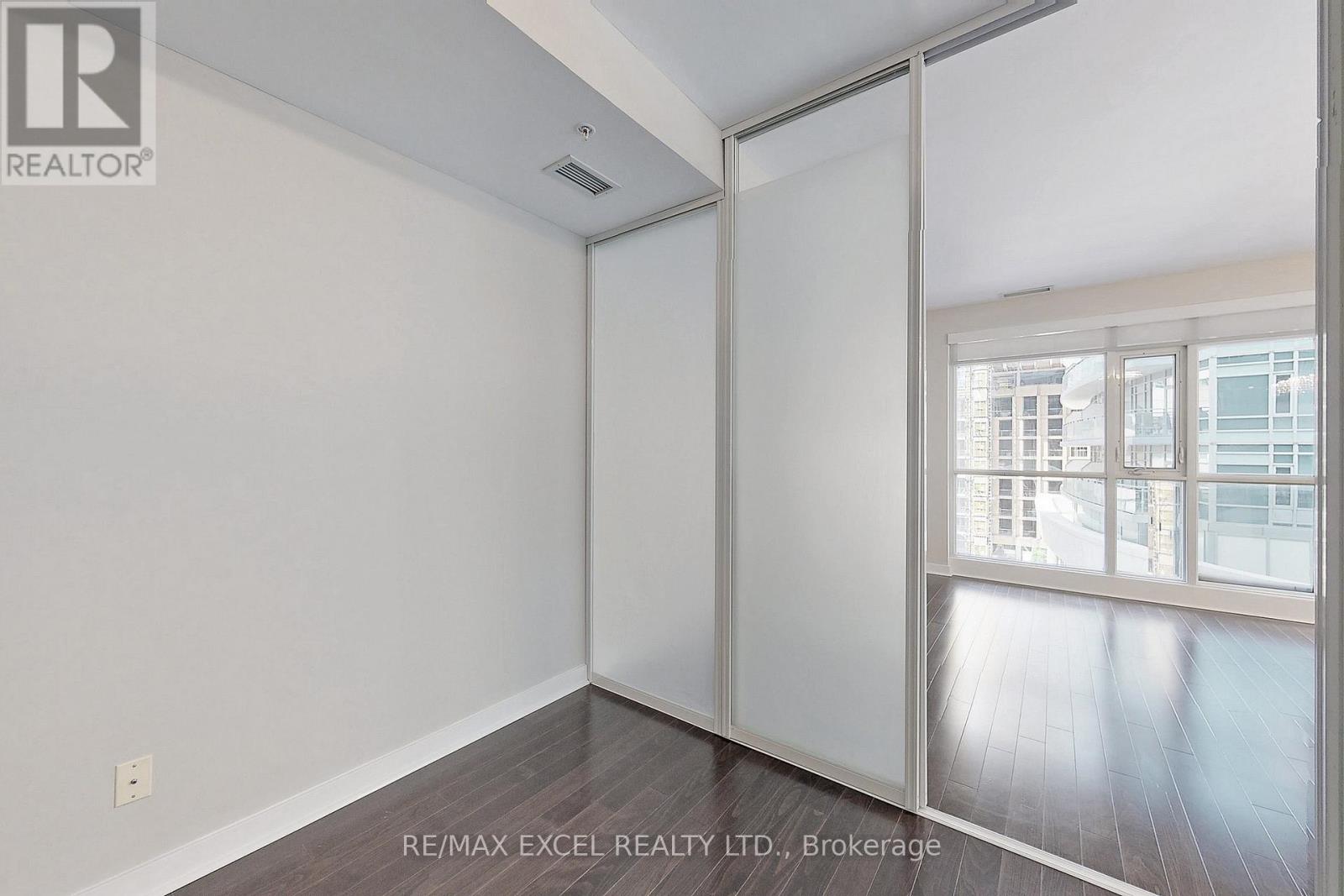 1013 - 295 Adelaide Street W, Toronto, Ontario  M5V 0L4 - Photo 17 - C13638796