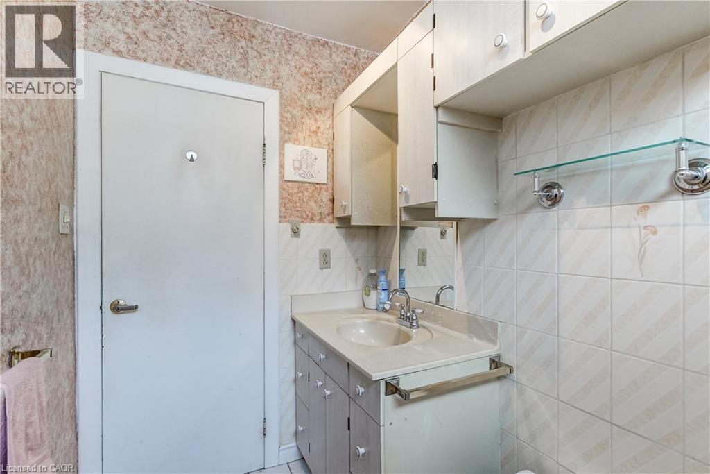 230 East 33rd Street, Hamilton, Ontario  L8V 3T6 - Photo 23 - 40852946