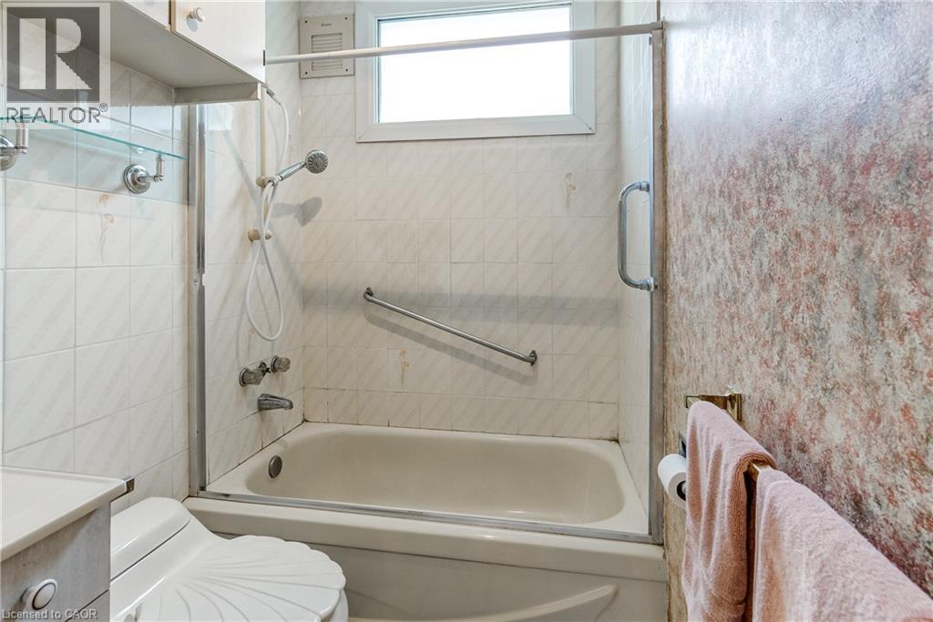 230 East 33rd Street, Hamilton, Ontario  L8V 3T6 - Photo 22 - 40852946