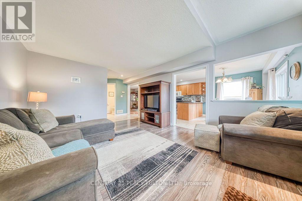 589 Blackwood Boulevard, Oshawa, Ontario  L1K 2N4 - Photo 10 - E13638578