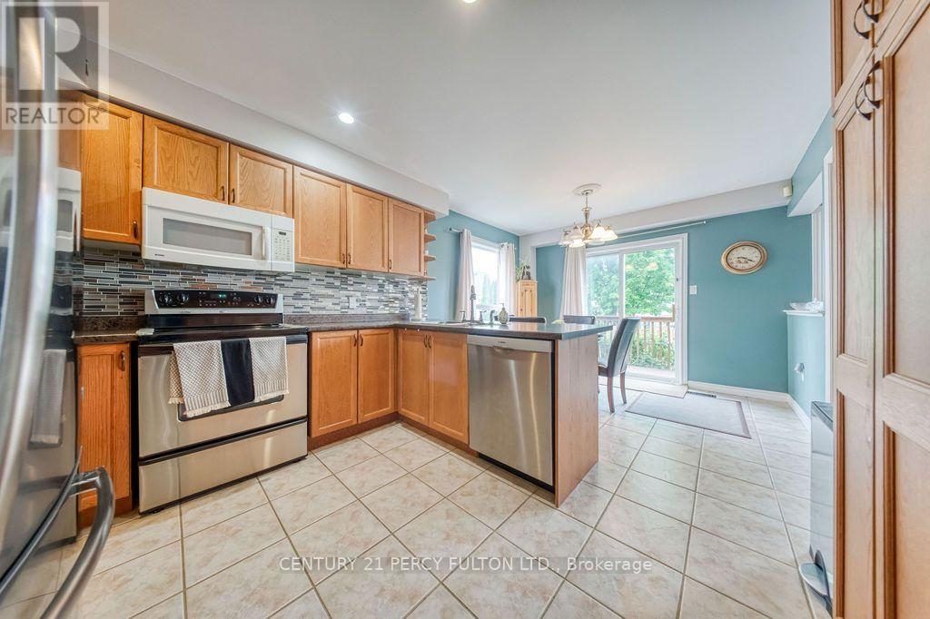 589 Blackwood Boulevard, Oshawa, Ontario  L1K 2N4 - Photo 11 - E13638578