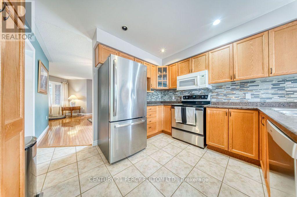 589 Blackwood Boulevard, Oshawa, Ontario  L1K 2N4 - Photo 12 - E13638578
