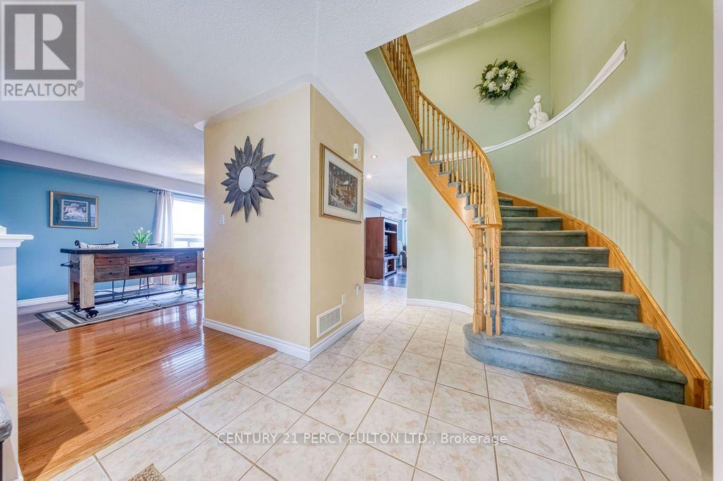 589 Blackwood Boulevard, Oshawa, Ontario  L1K 2N4 - Photo 5 - E13638578