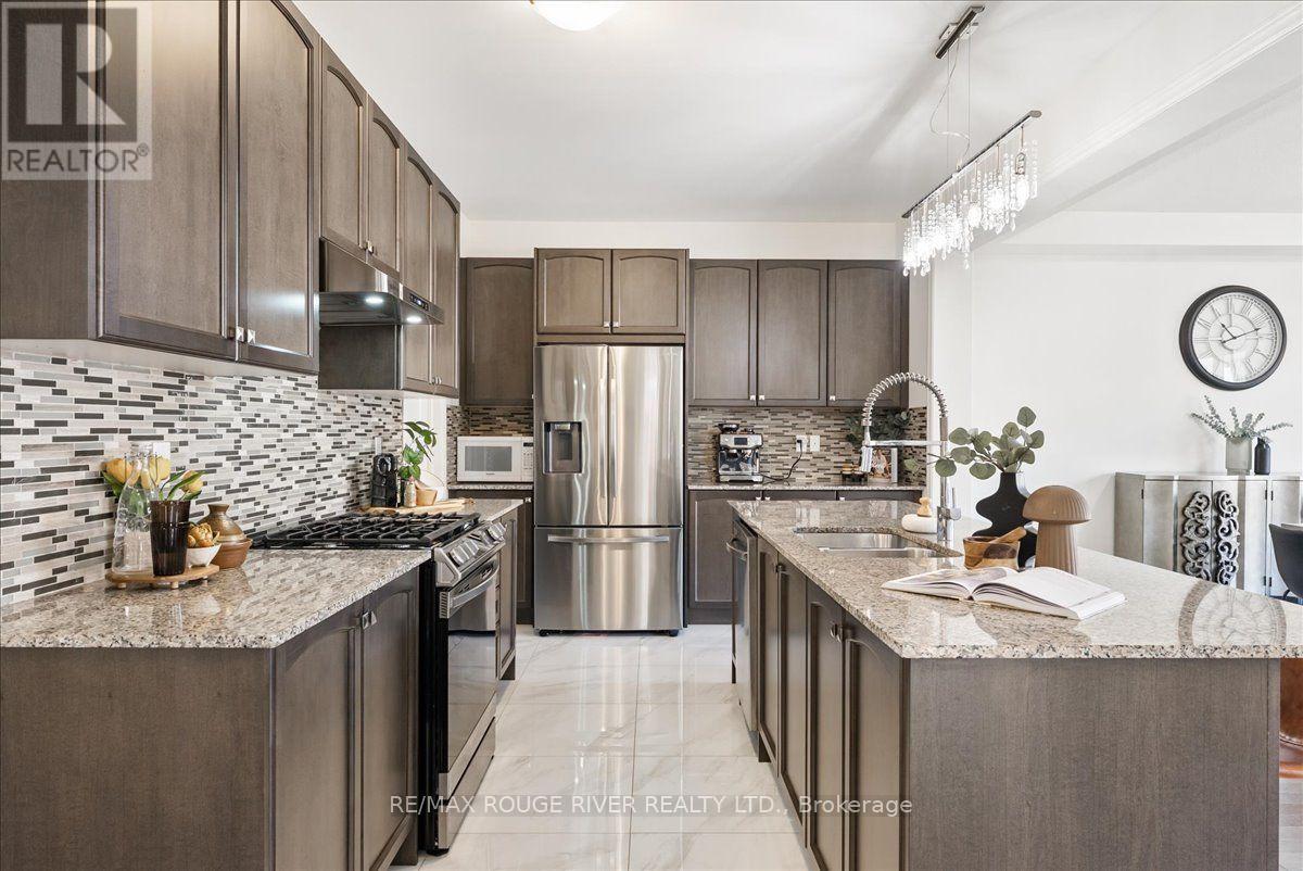 24 Dumaine Street, Whitby, Ontario  L1P 0G8 - Photo 12 - E13638618