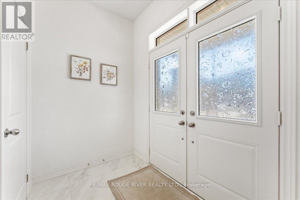 24 Dumaine Street, Whitby, Ontario  L1P 0G8 - Photo 4 - E13638618