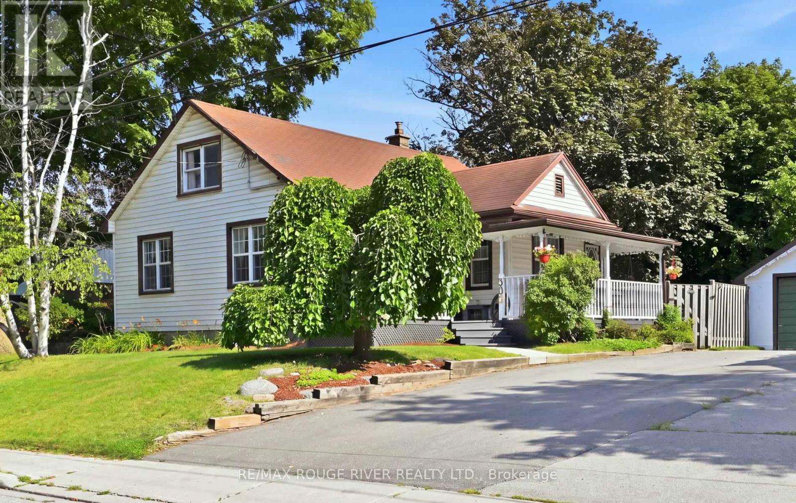 303 Burns Street E, Whitby, Ontario  L1N 1J7 - Photo 3 - E13638806