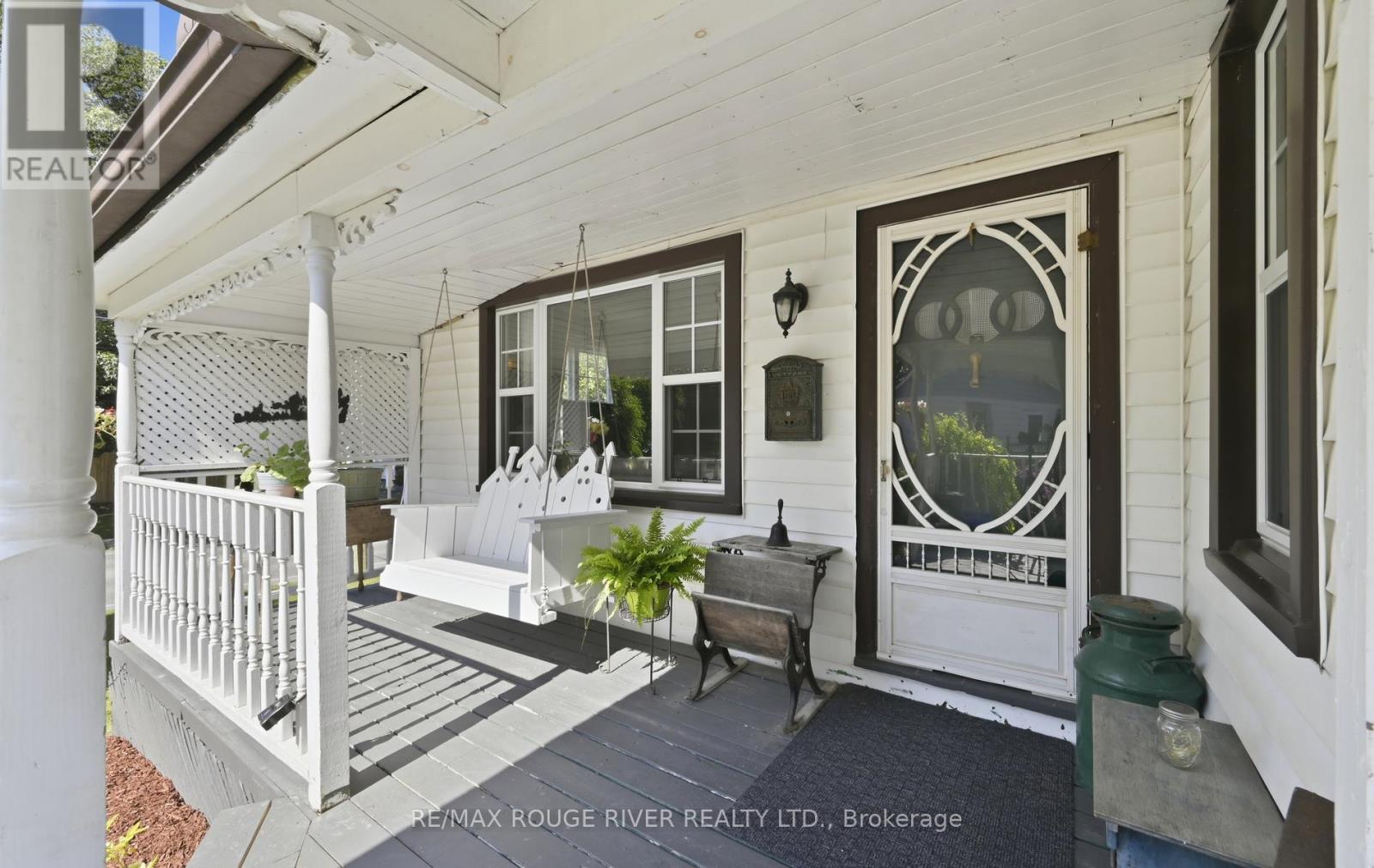 303 Burns Street E, Whitby, Ontario  L1N 1J7 - Photo 4 - E13638806
