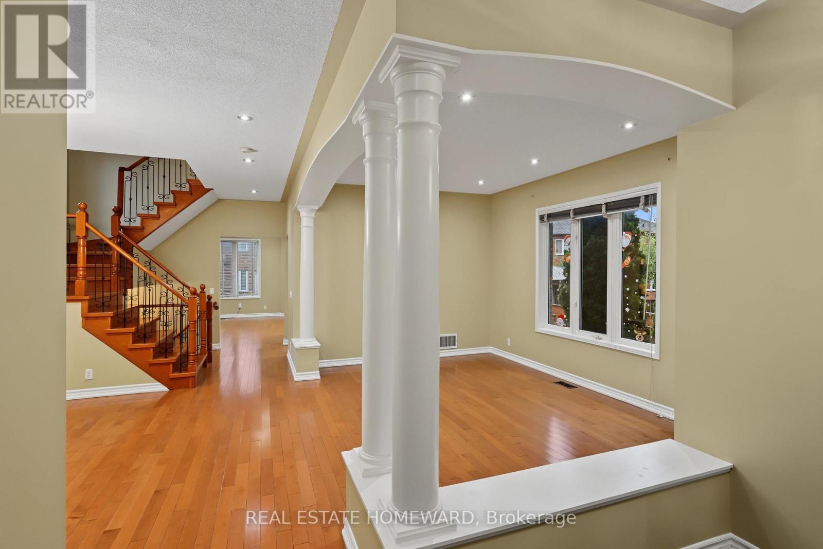 123 Shirley Drive, Richmond Hill, Ontario  L4S 1Y7 - Photo 3 - N13638588