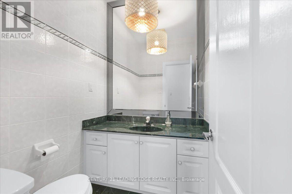 22 Fern Avenue, Richmond Hill, Ontario  L4B 3R6 - Photo 18 - N13638596