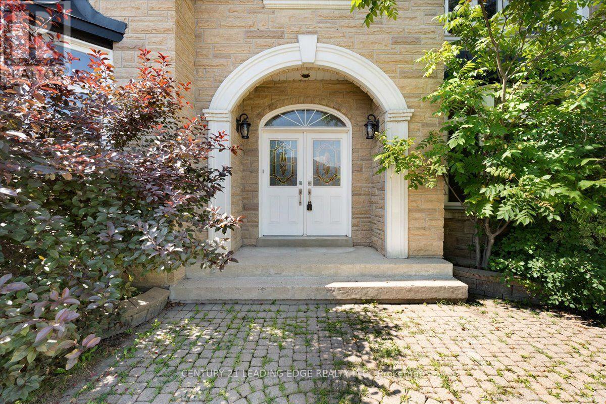 22 Fern Avenue, Richmond Hill, Ontario  L4B 3R6 - Photo 3 - N13638596