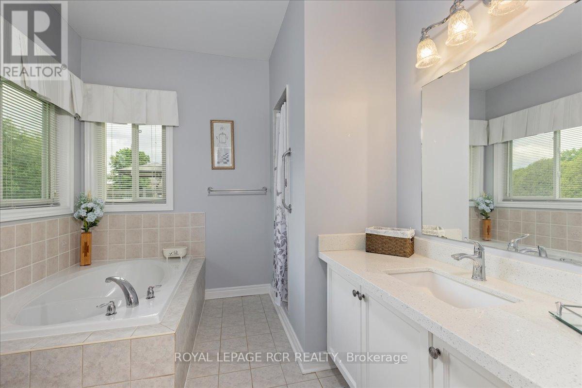 332 King Street, East Gwillimbury (Mt Albert), Ontario  L0G 1M0 - Photo 13 - N13638598