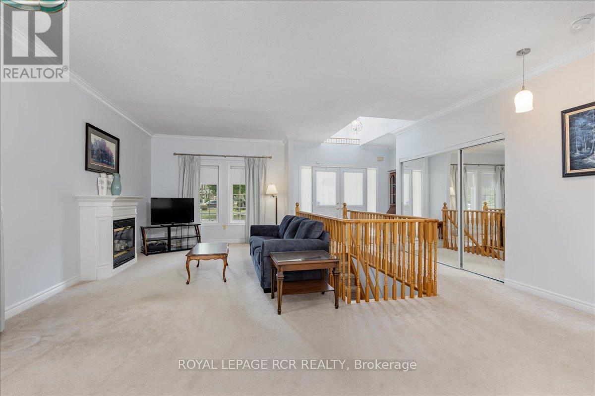 332 King Street, East Gwillimbury (Mt Albert), Ontario  L0G 1M0 - Photo 5 - N13638598