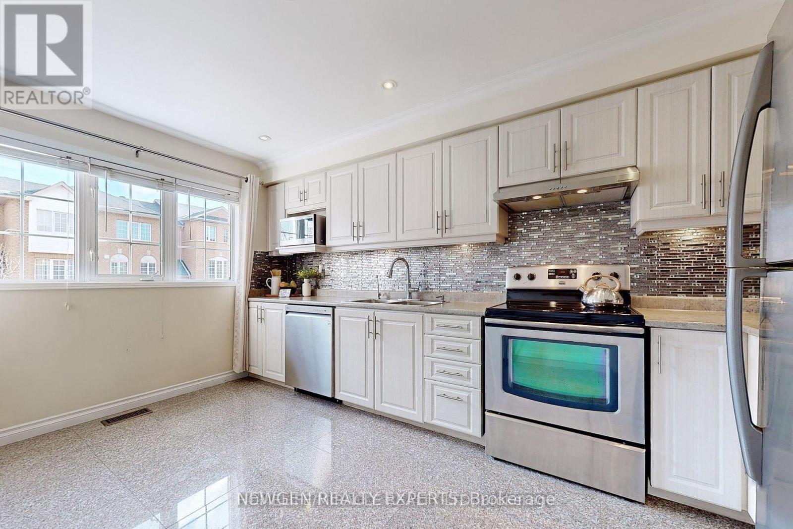 108 - 57 Brickyard Way, Brampton, Ontario  L6V 4M3 - Photo 8 - W13638802