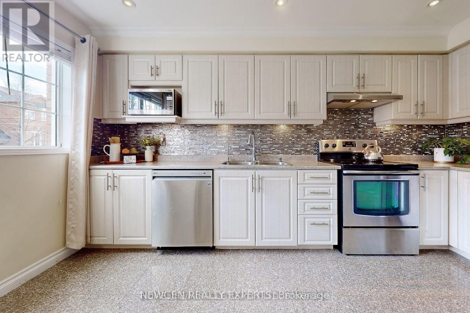 108 - 57 Brickyard Way, Brampton, Ontario  L6V 4M3 - Photo 9 - W13638802