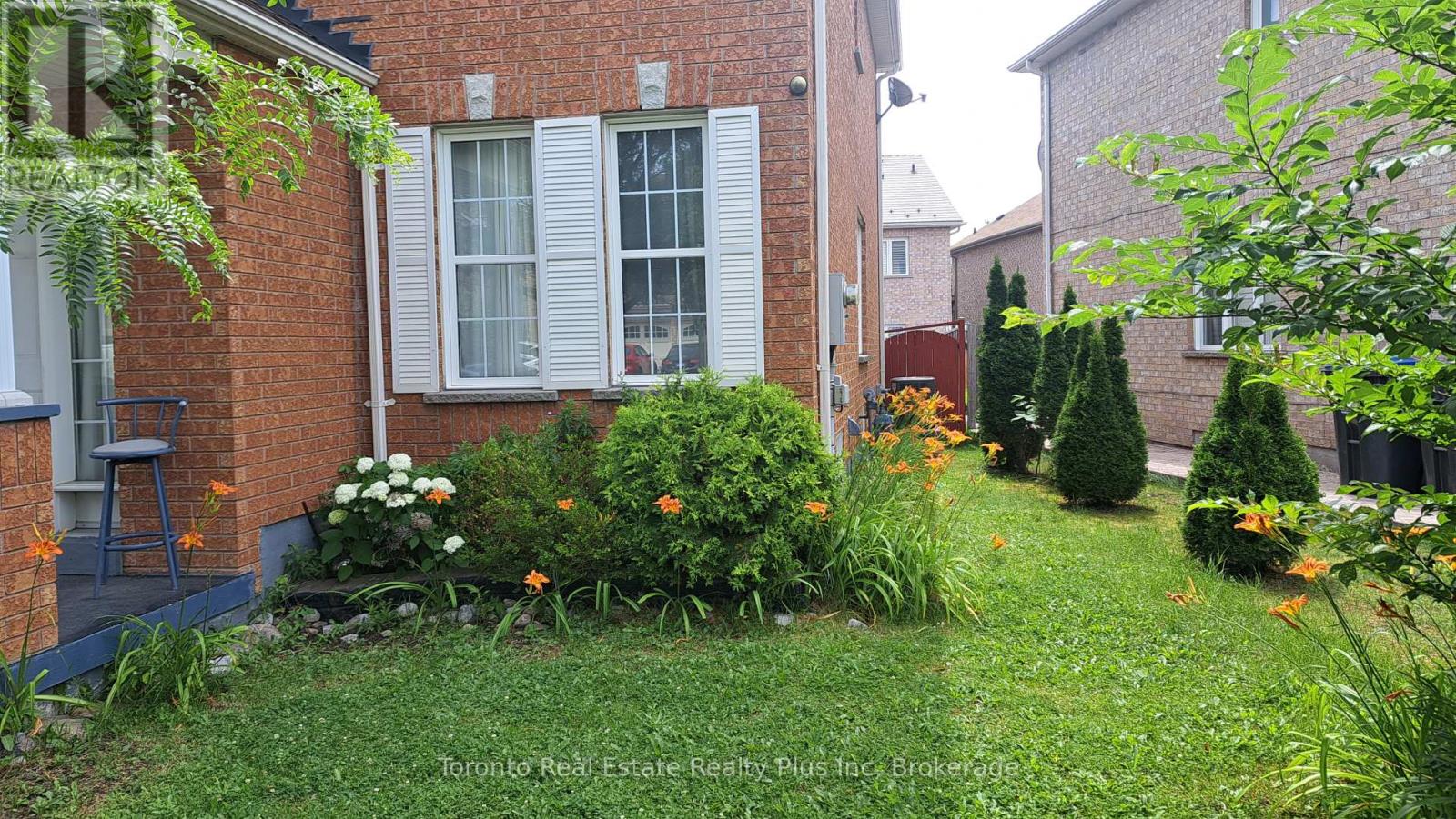 17 Calderstone Road, Brampton, Ontario  L6P 2A4 - Photo 2 - W13638834