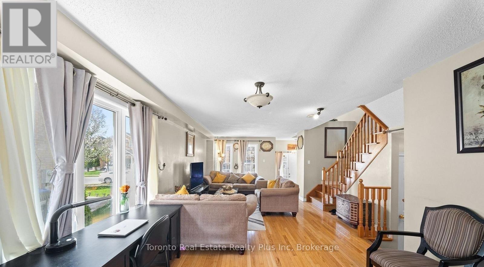 17 Calderstone Road, Brampton, Ontario  L6P 2A4 - Photo 3 - W13638834