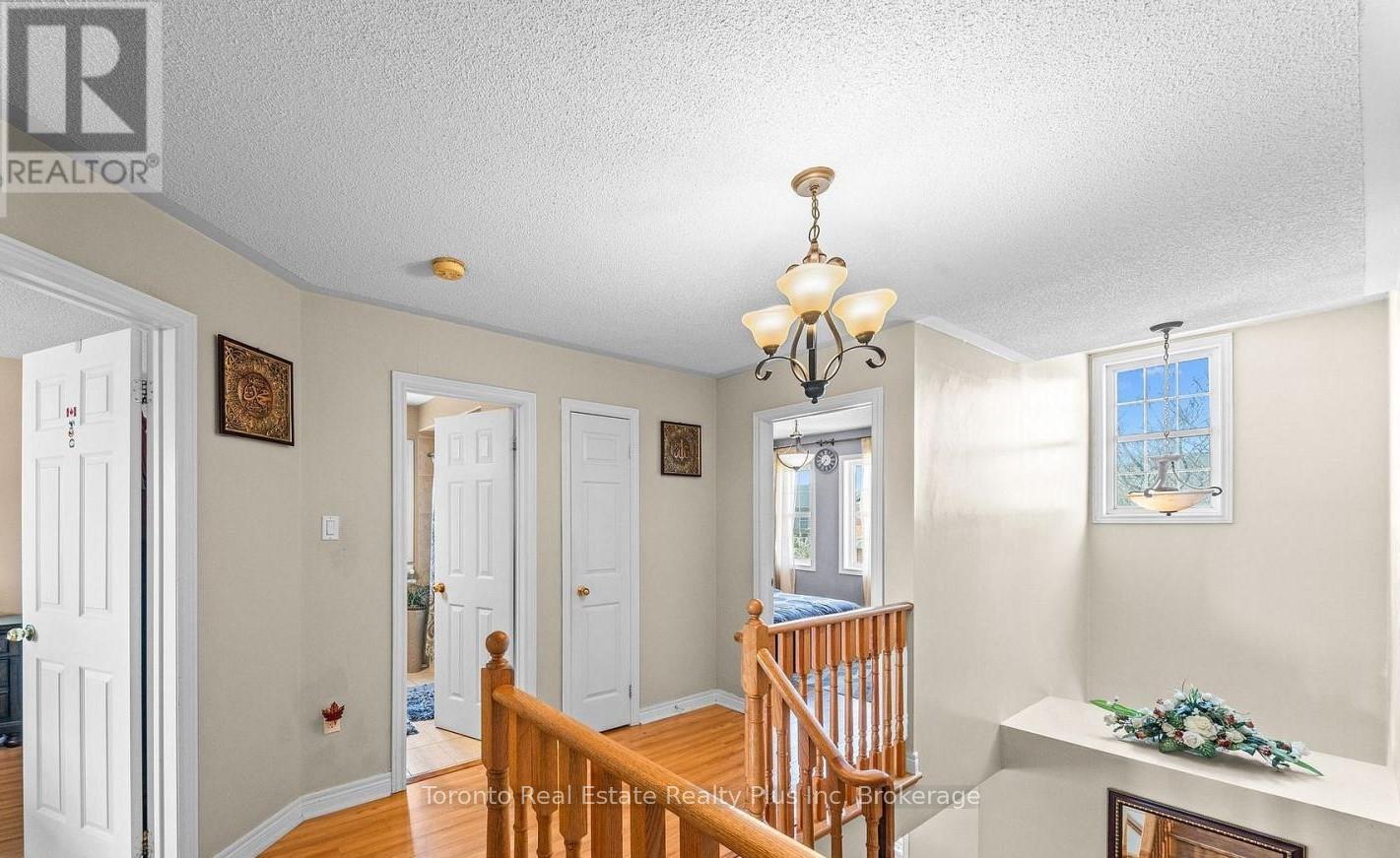 17 Calderstone Road, Brampton, Ontario  L6P 2A4 - Photo 4 - W13638834