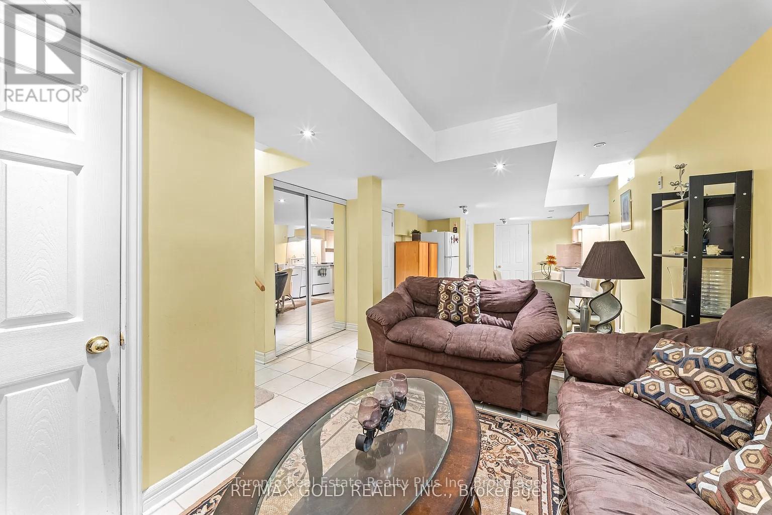 17 Calderstone Road, Brampton, Ontario  L6P 2A4 - Photo 9 - W13638834