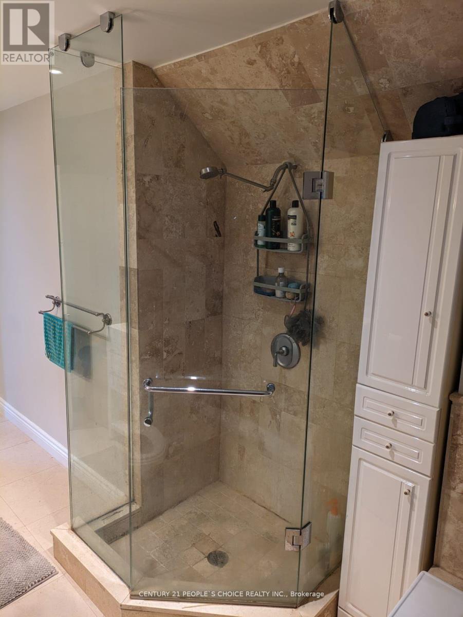 63 Stephen Drive, Toronto, Ontario  M8Y 3M8 - Photo 11 - W13638848
