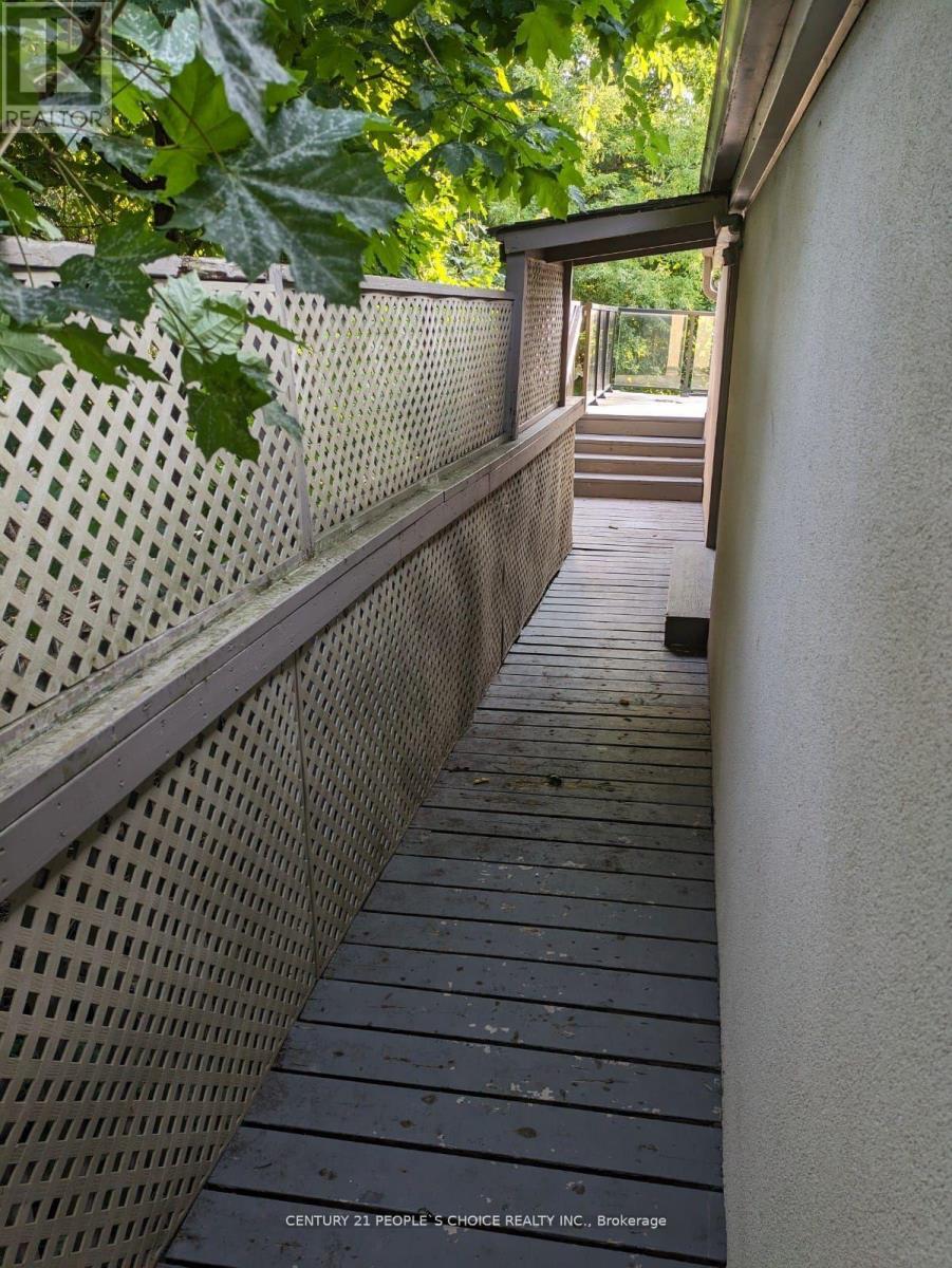 63 Stephen Drive, Toronto, Ontario  M8Y 3M8 - Photo 18 - W13638848
