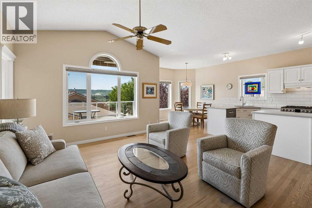 42 Scimitar Circle NW, Calgary, Alberta  T3L 2C8 - Photo 13 - A2333519