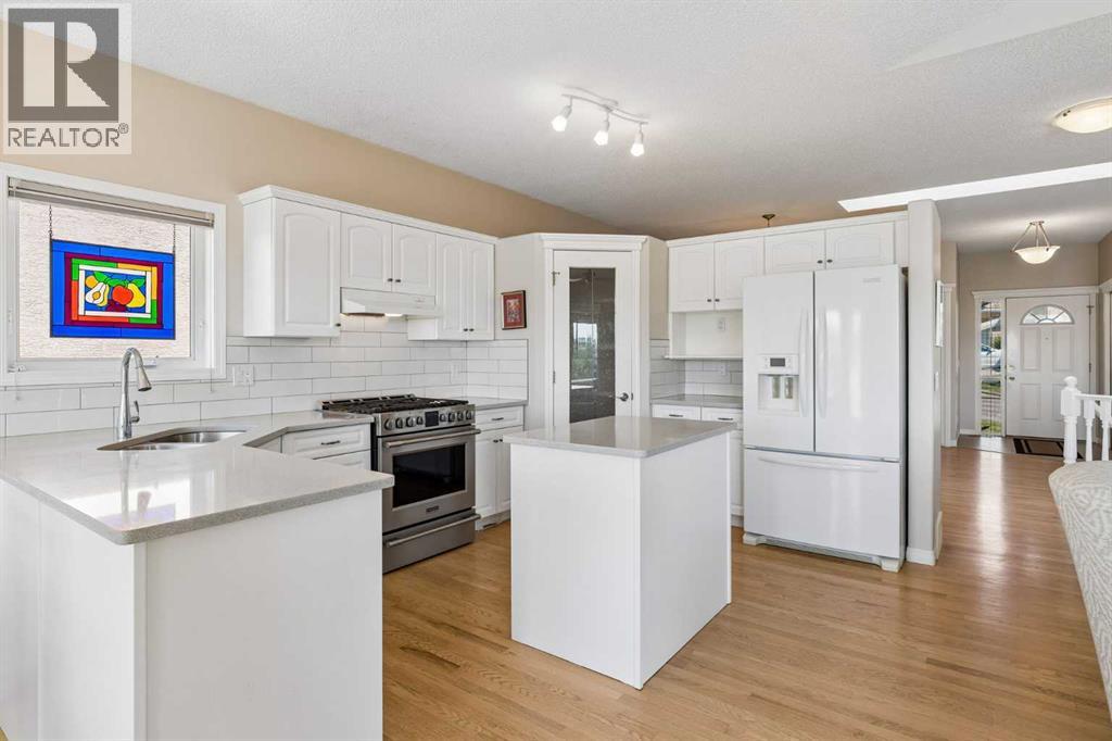 42 Scimitar Circle NW, Calgary, Alberta  T3L 2C8 - Photo 9 - A2333519