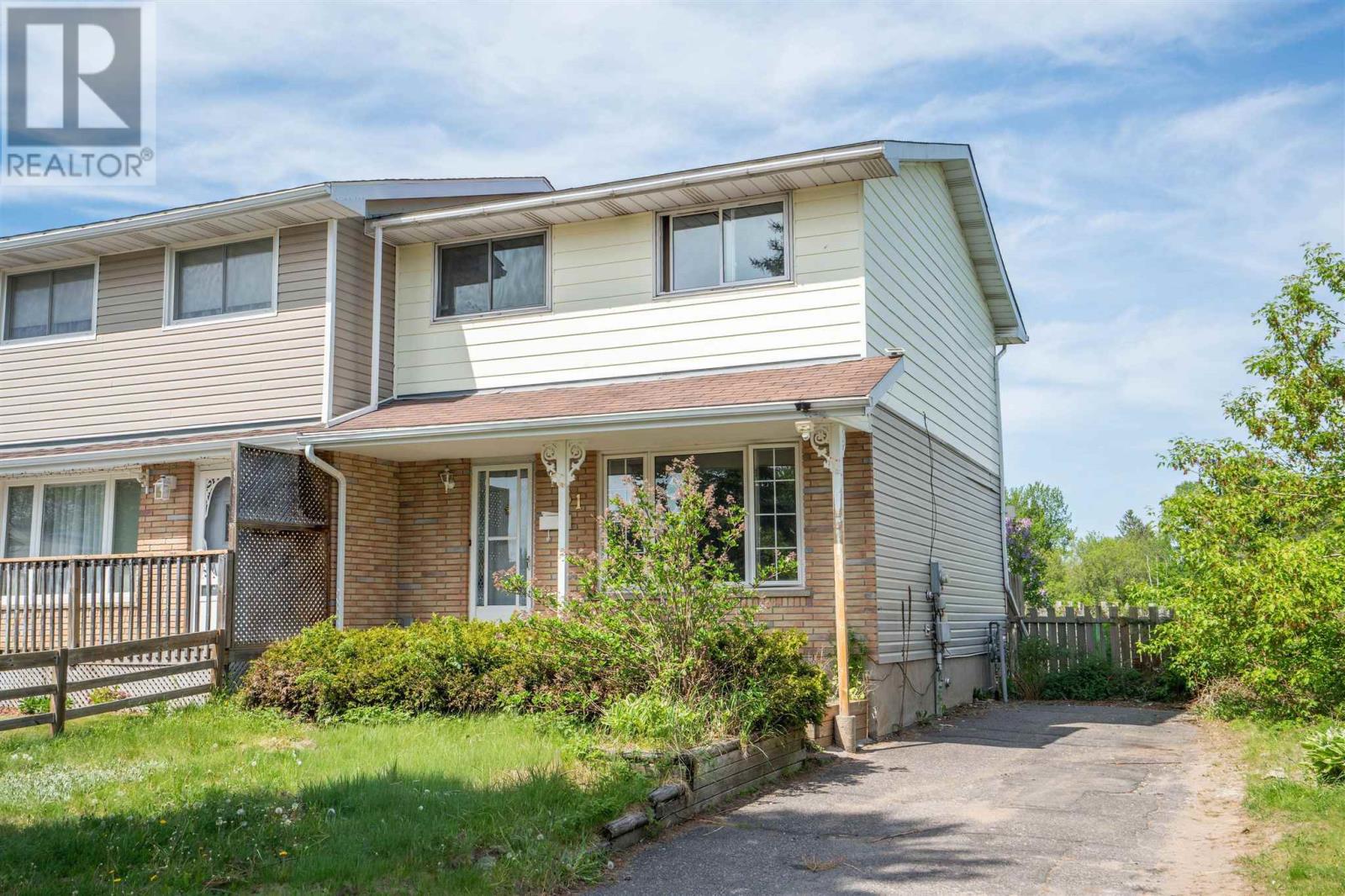 61 Robin St, Sault Ste. Marie, Ontario  P6A 5Y4 - Photo 1 - SM261392
