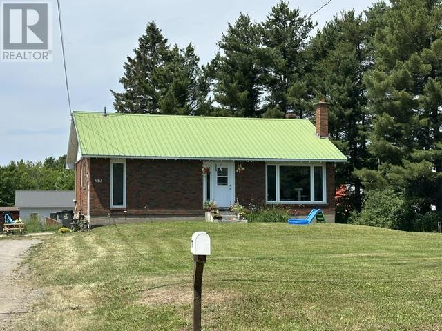 983 Carpin Beach Rd, Sault Ste. Marie, Ontario  P6A 5K8 - Photo 2 - SM261777